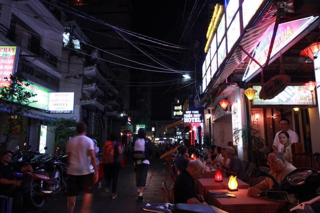 Ipeace Hotel - Bui Vien Walking Street Ho Chi Minh City Exterior photo